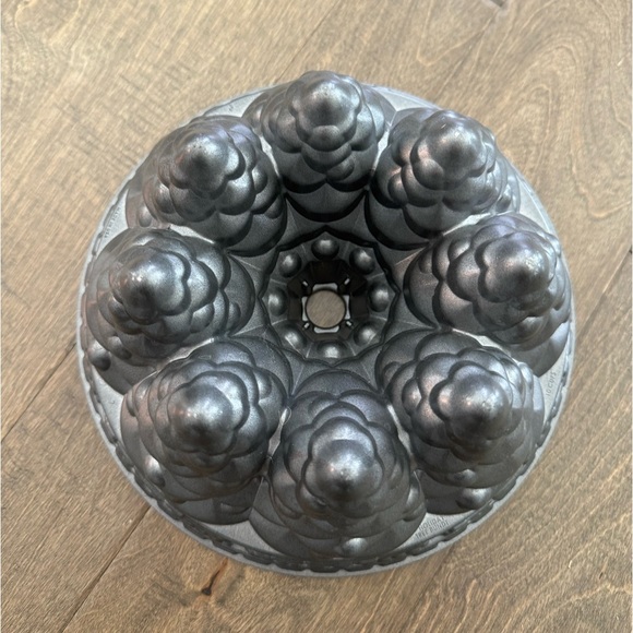 Nordic Ware Holiday Tree Cast Aluminum Bundt Pan 10 cup Capacity Made in the USA - Picture 3 of 10